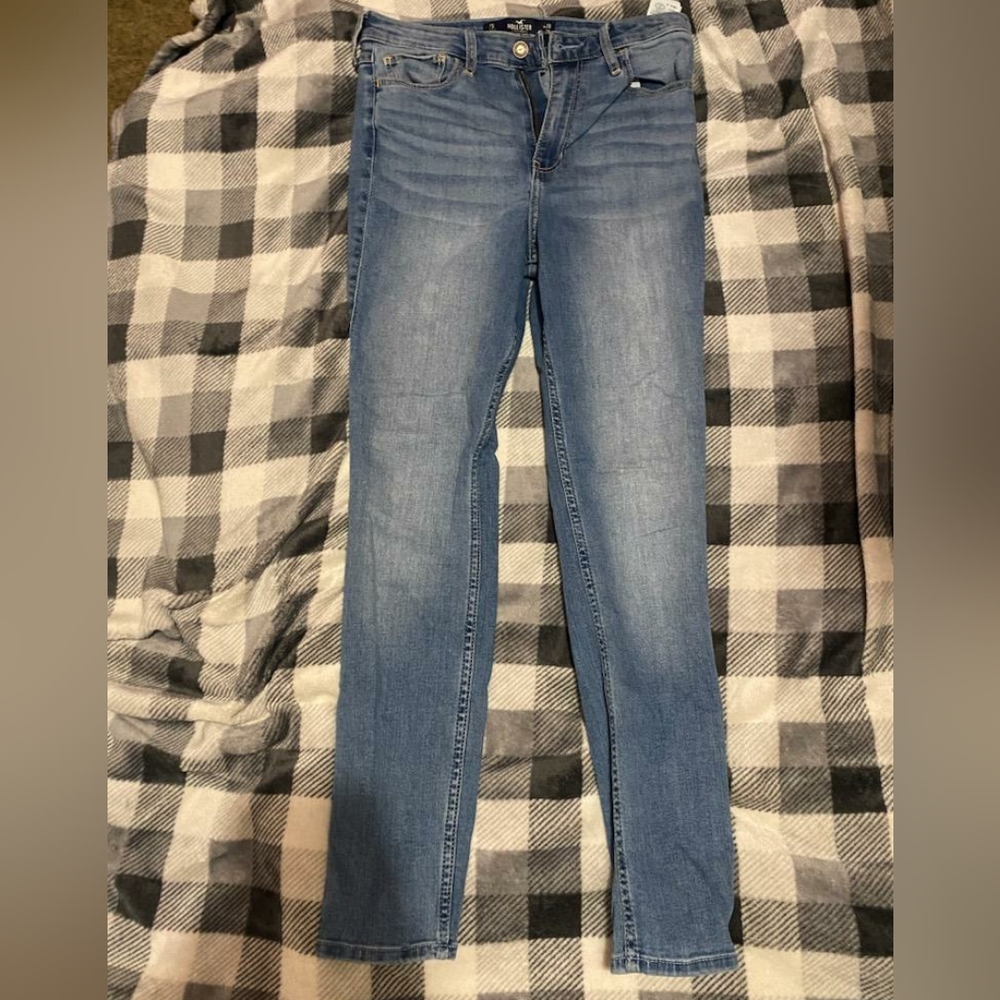 HOLLISTER Jeans.  Super Skinny Ultra High Rise. 7 short